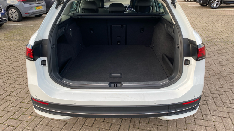 Volkswagen Passat 1.5 eTSI Life 5dr DSG Petrol Estate